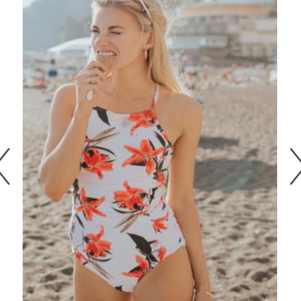 Albion La‎ Fleur Fit One Piece Swimsuit White and Red Floral Size XS